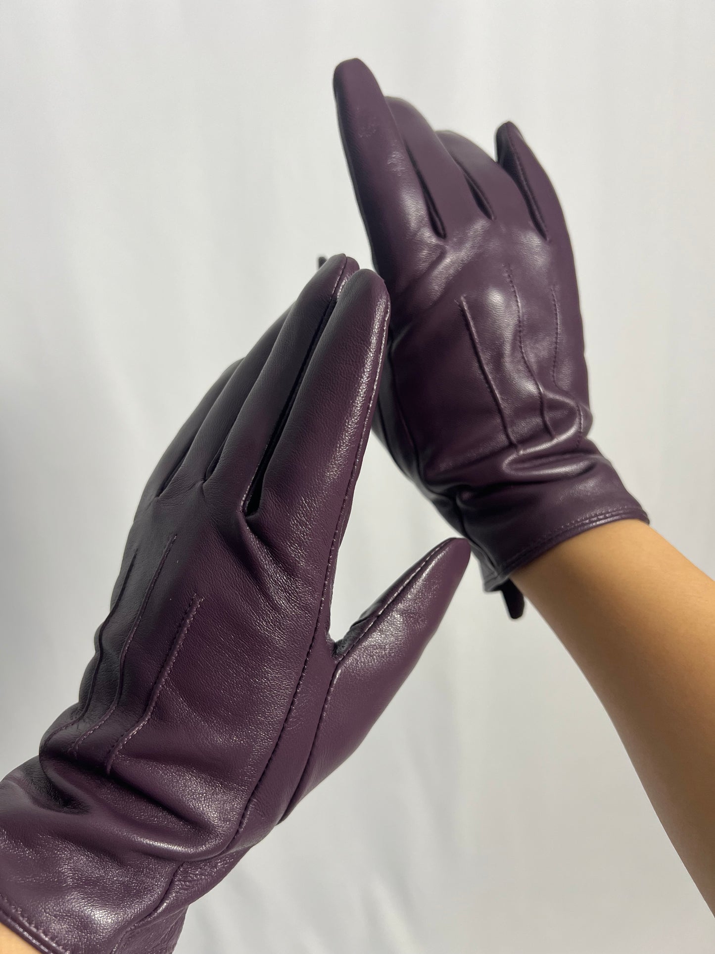 Burgundy faux leather gloves