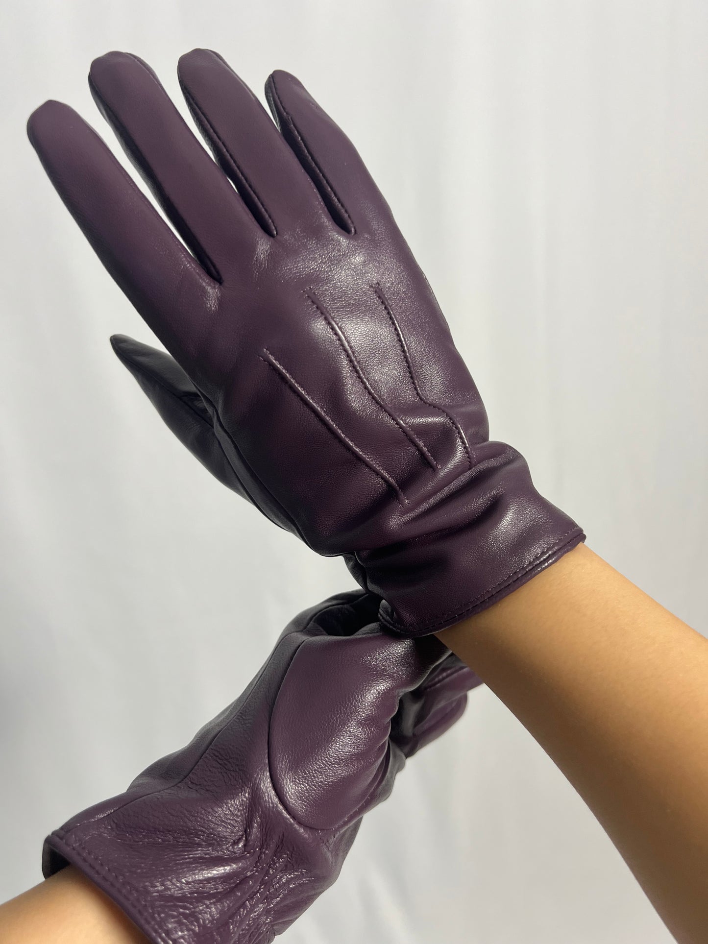 Burgundy faux leather gloves